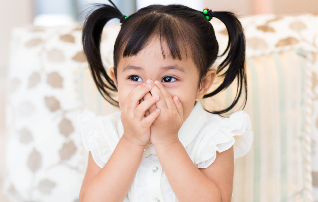 Une petite fille qui a dit ou entendu des gros mots