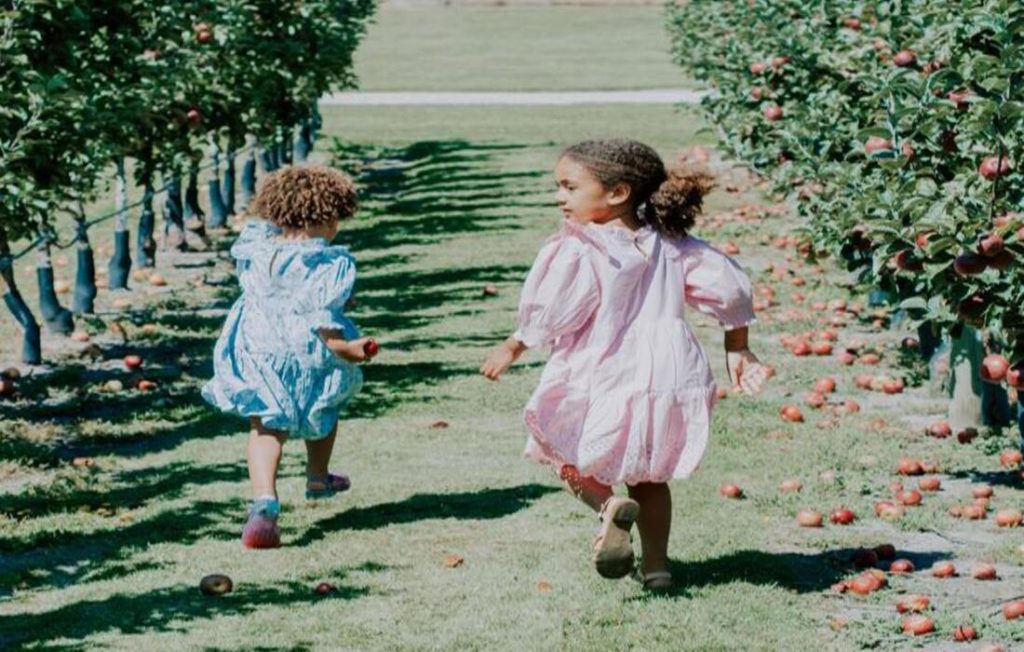 petites filles qui courent